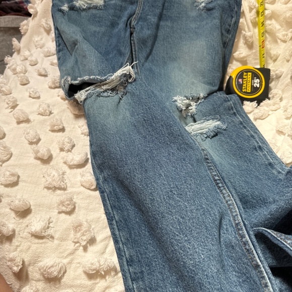 Levi’s - Picture 2 of 3